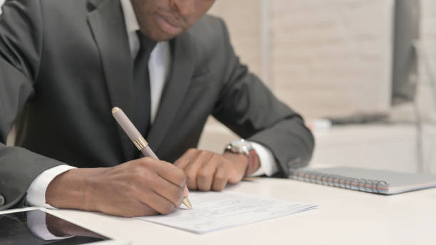 How to Choose the Best Cheque Bounce Lawyer for Karkardooma Court When a Payment Dispute Turns Legal